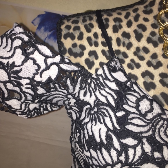 NWT Romeo + Juliet Couture cold shoulder dress - Picture 6 of 16